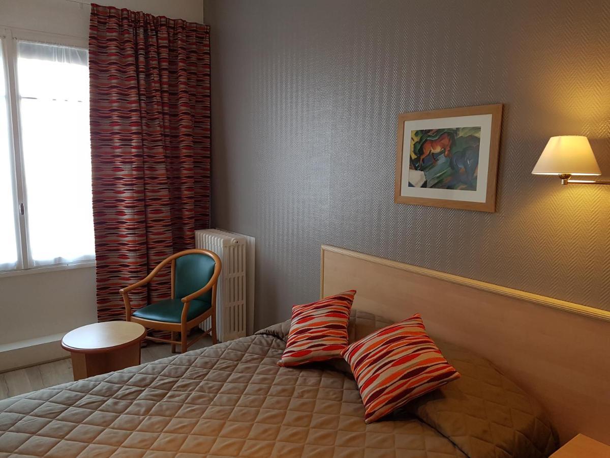 ורסאי Hotel Du Cheval Rouge מראה חיצוני תמונה