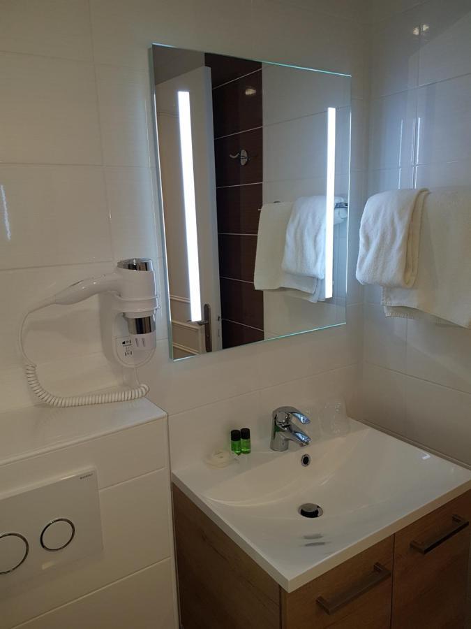 ורסאי Hotel Du Cheval Rouge מראה חיצוני תמונה