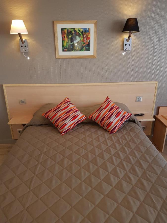 ורסאי Hotel Du Cheval Rouge מראה חיצוני תמונה
