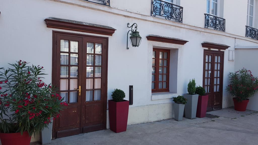 ורסאי Hotel Du Cheval Rouge מראה חיצוני תמונה