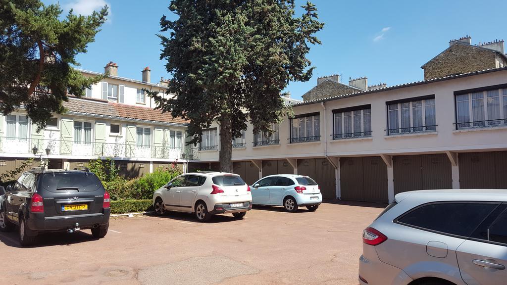 ורסאי Hotel Du Cheval Rouge מראה חיצוני תמונה