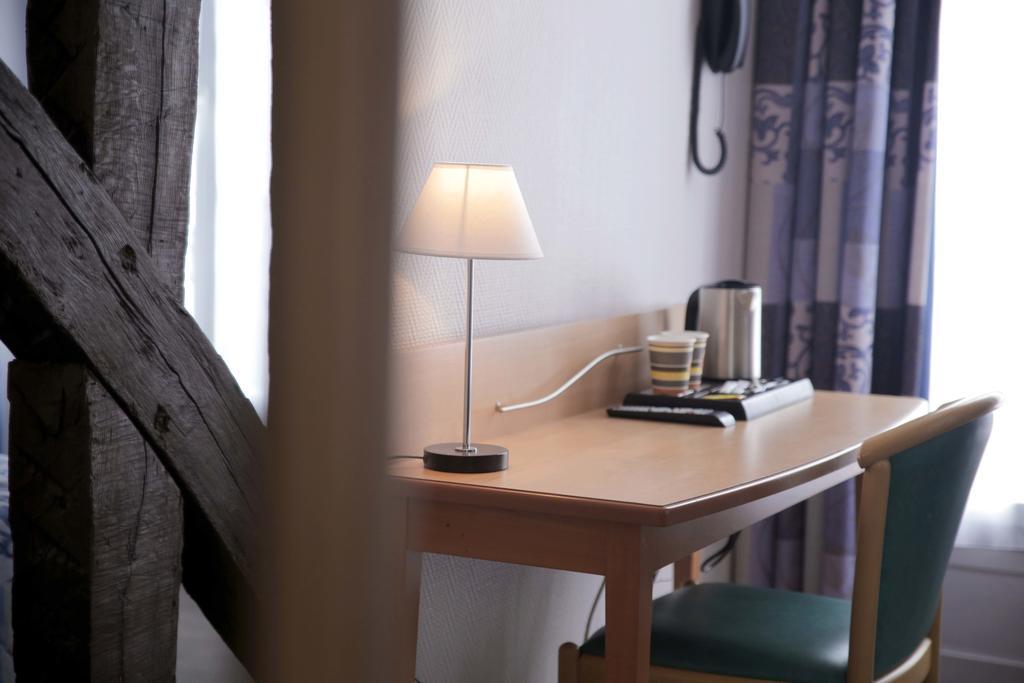 ורסאי Hotel Du Cheval Rouge מראה חיצוני תמונה
