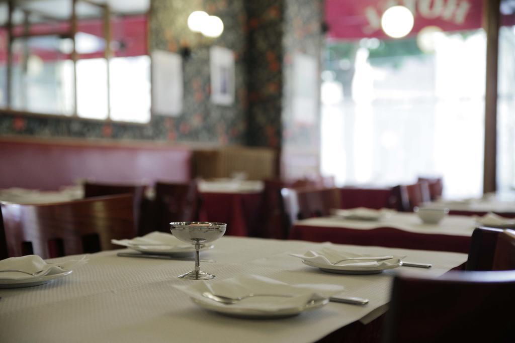 ורסאי Hotel Du Cheval Rouge מראה חיצוני תמונה